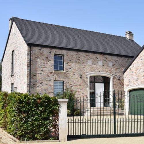 An exterior of a house built using Provencial Blend bricks