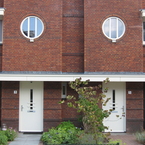 An exterior of a house built using Victory Red Multi bricks
