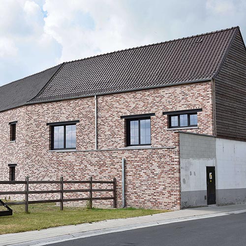 An exterior of a house built using Wimbledon Red Antique bricks